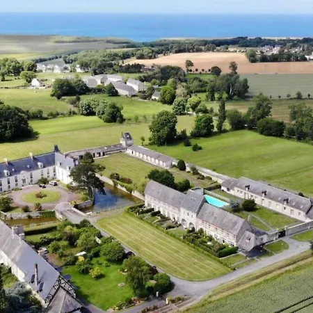 Lumineux Et Cosy Avec Jardin Vue Sur Chateau Pres Port En Bessin, Bayeux Et Omaha Apartmán *