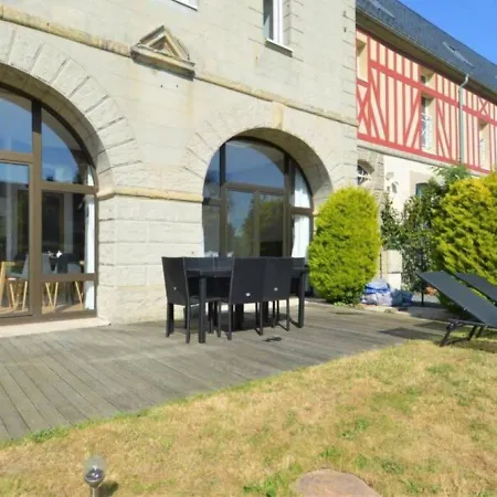 Lumineux Et Cosy Avec Jardin Vue Sur Chateau Pres Port En Bessin, Bayeux Et Omaha Apartment