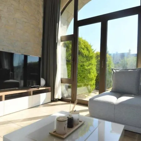 Apartmán Lumineux Et Cosy Avec Jardin Vue Sur Chateau Pres Port En Bessin, Bayeux Et Omaha Commes