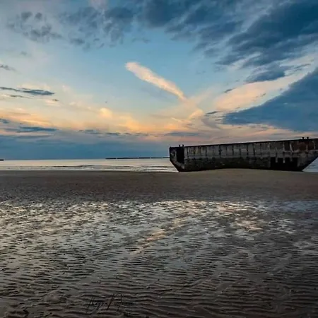 Lumineux Et Cosy Avec Jardin Vue Sur Chateau Pres Port En Bessin, Bayeux Et Omaha Apartment *