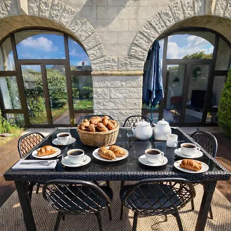 Appartamento Lumineux Et Cosy Avec Jardin Vue Sur Chateau Près Port En Bessin, Bayeux Et Omaha Commes