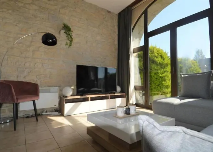 Lejlighed Lumineux Et Cosy Avec Jardin Vue Sur Chateau Pres Port En Bessin, Bayeux Et Omaha *