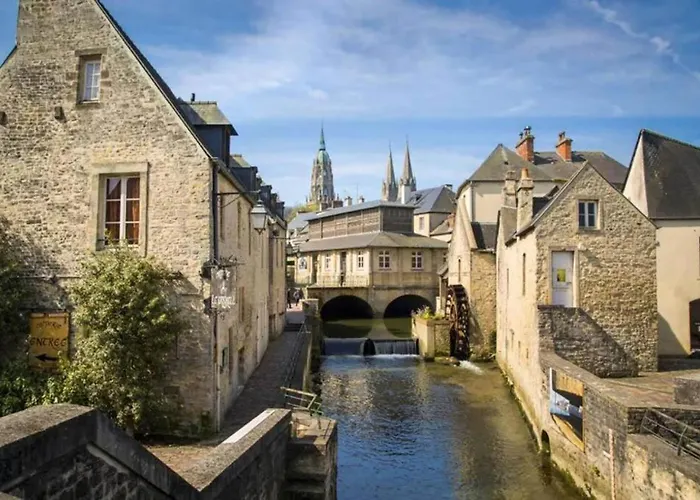 Lejlighed Lumineux Et Cosy Avec Jardin Vue Sur Chateau Pres Port En Bessin, Bayeux Et Omaha *